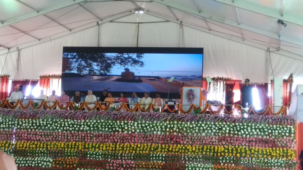 PM modi target opposition at mirzapur for purvanchal development