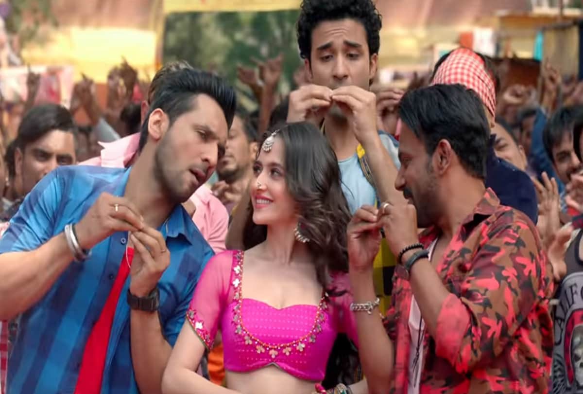 Mummy Kasam sanjeeda sheikh item song from Nawabzaade film out 