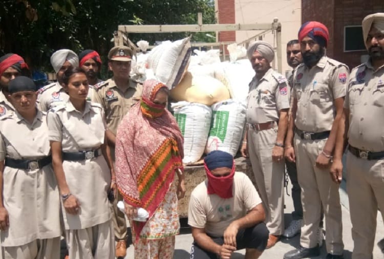 two smugglers including women were arrested with 560 kg of Bhuki