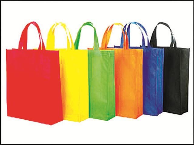 Take the clothes bag with you today if you take the goods