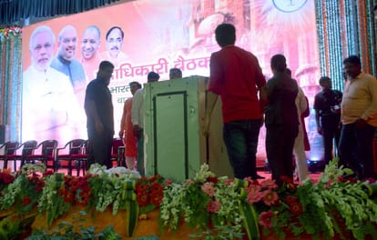 PM modi gave message to party worker in varanasi
