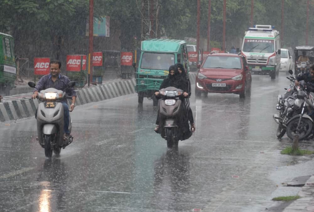 morning to noon rain in lucknow.