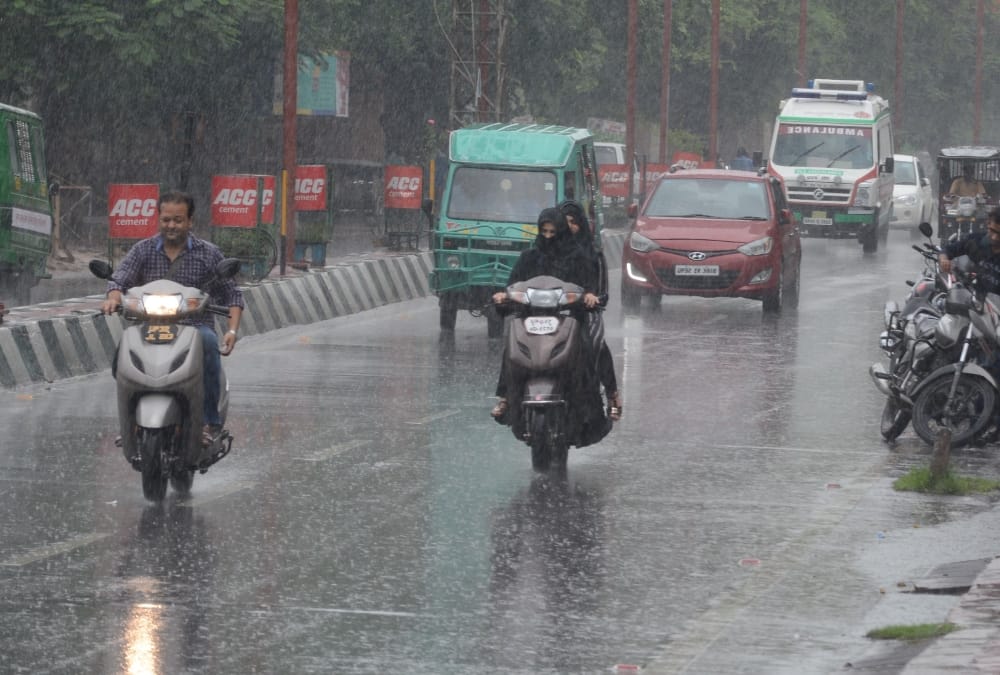 morning to noon rain in lucknow.
