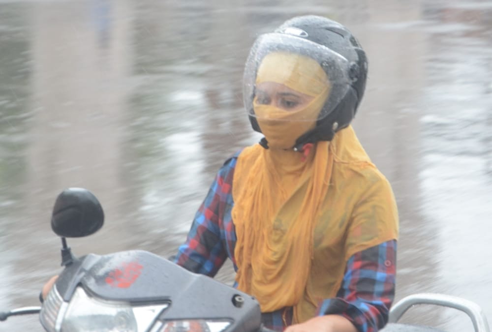 morning to noon rain in lucknow.