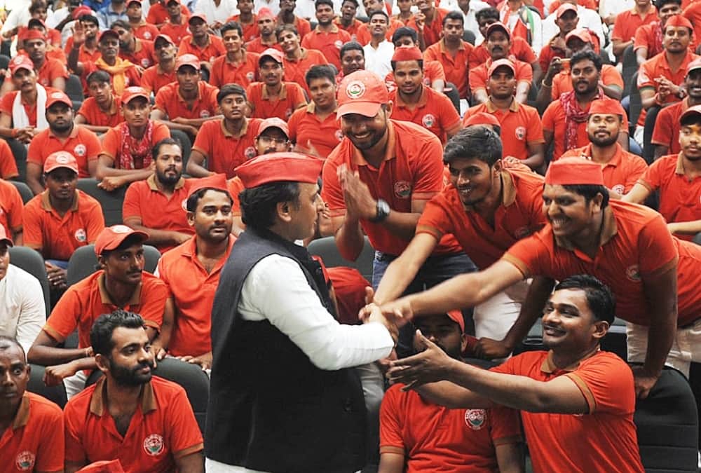 akhilesh yadav addresses SP activists in lucknow.