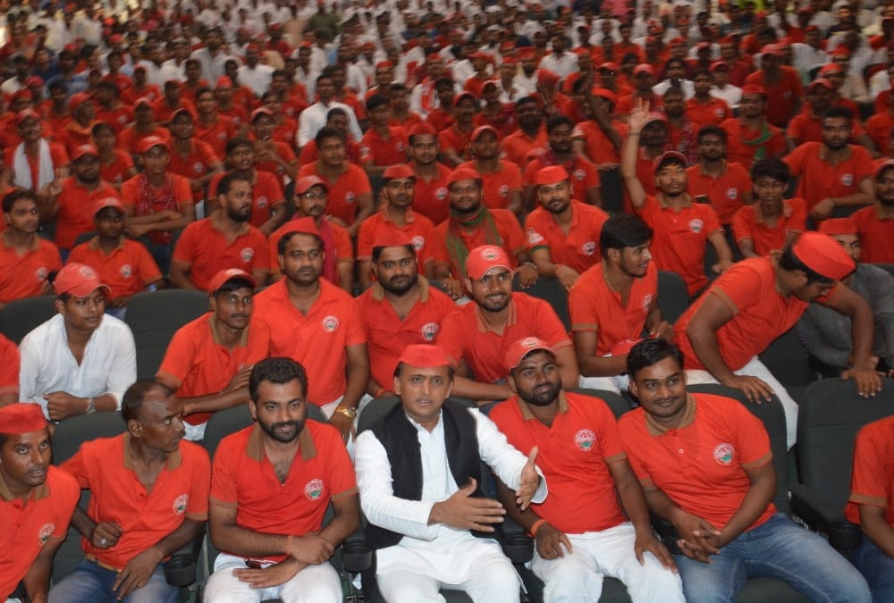akhilesh yadav addresses SP activists in lucknow.