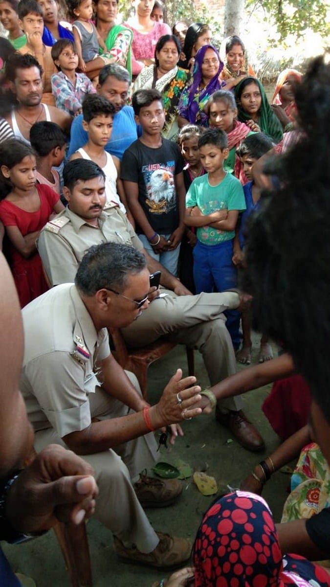 People in the charge of Kotwal, who came in to investigate