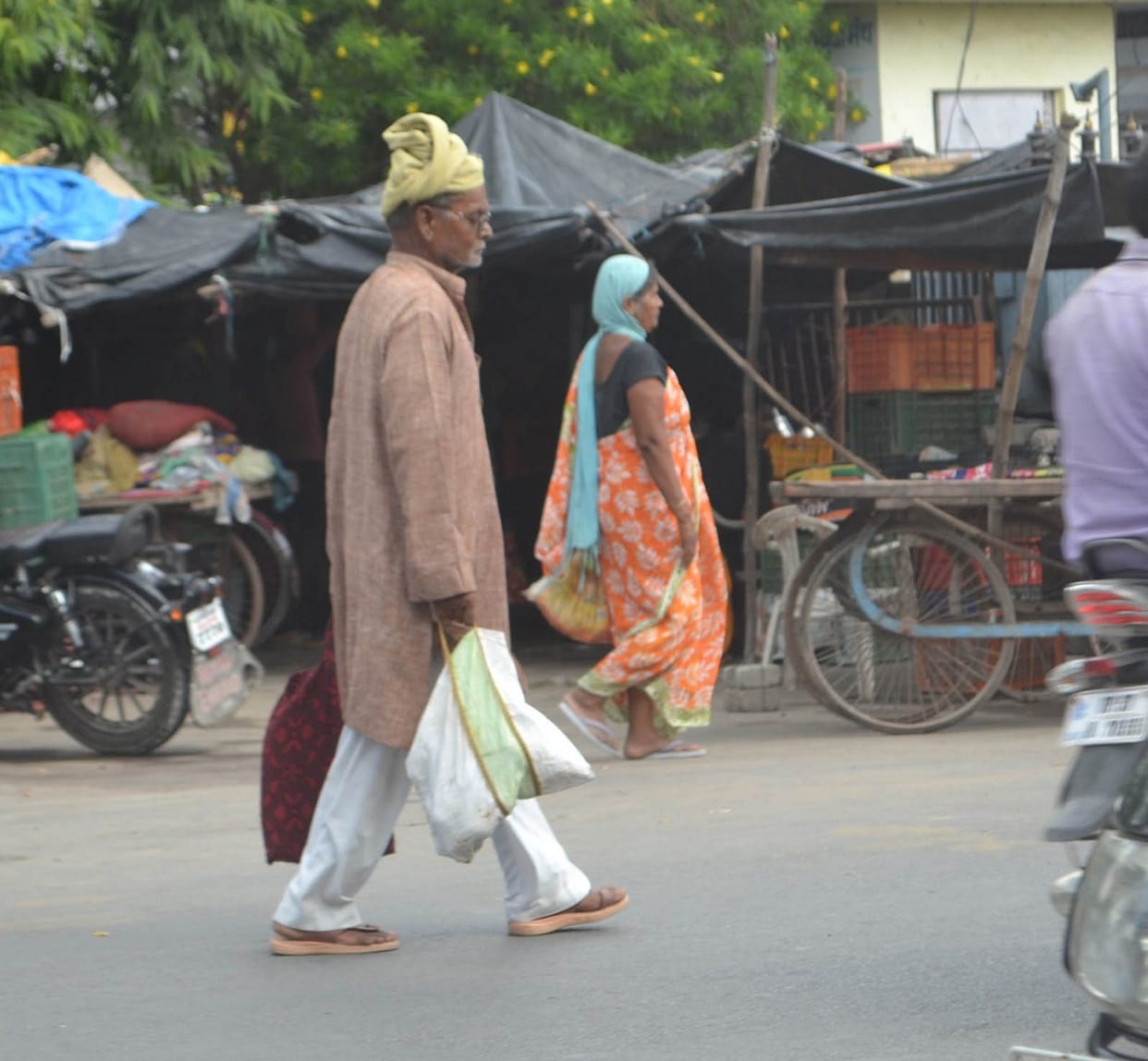 Polythene Ban: Strict administration, raid on shops