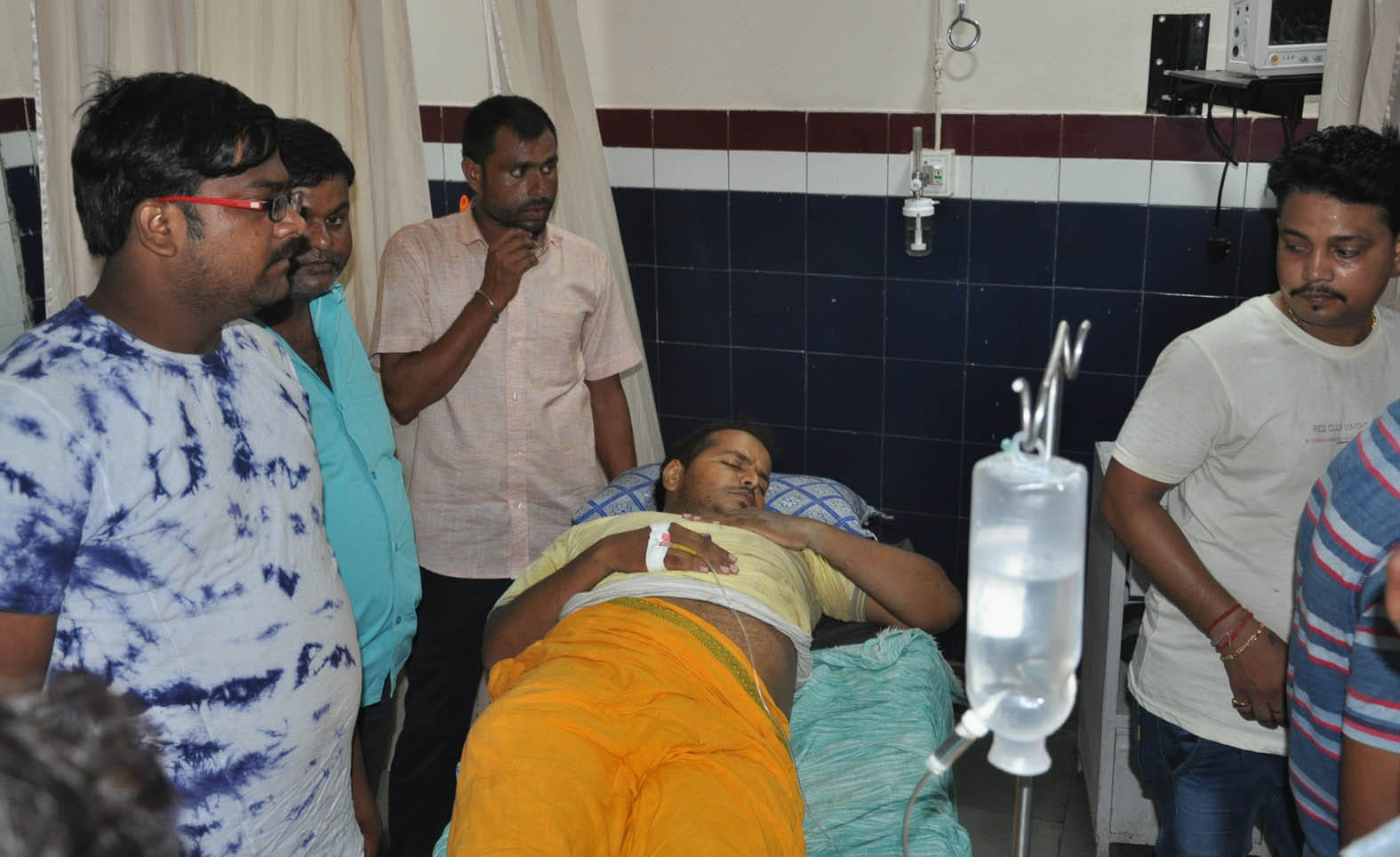 BJP leader including three person attempt to shot dead at ballia
