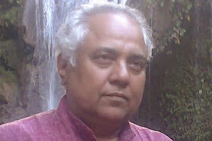 Buddhinath mishra said that poetry is not meaningful by anyone applause