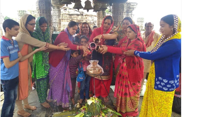On the first Monday of Savan, crowds in temples
