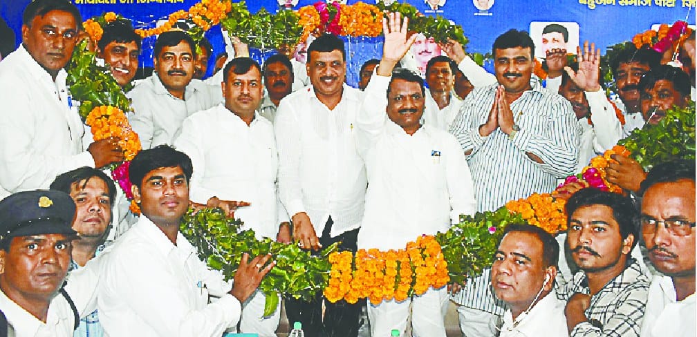 bsp me badlav, kai pdadhikariyo par gaj