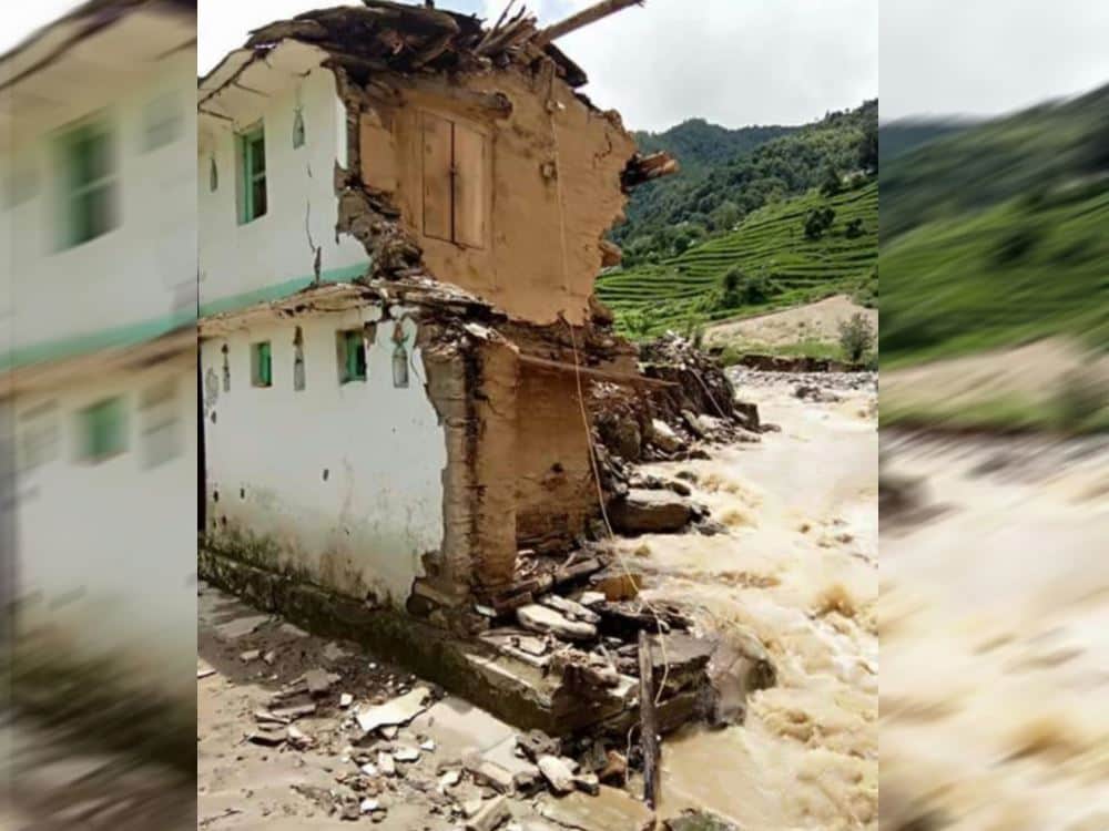 after cloud burst in chamoli student and public helpless to give their life in danger