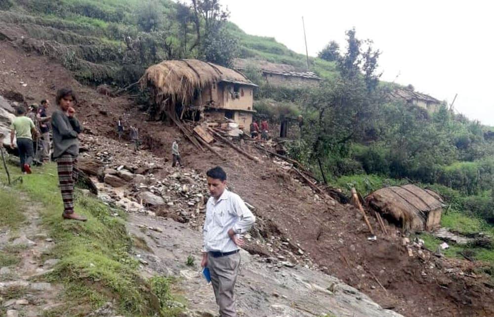 after cloud burst in chamoli student and public helpless to give their life in danger