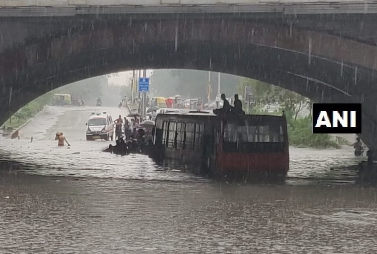 bus got stuck in a waterlogged road under Minto Bridge following heavy