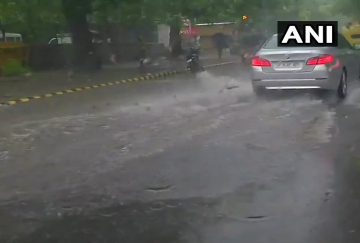 bus got stuck in a waterlogged road under Minto Bridge following heavy