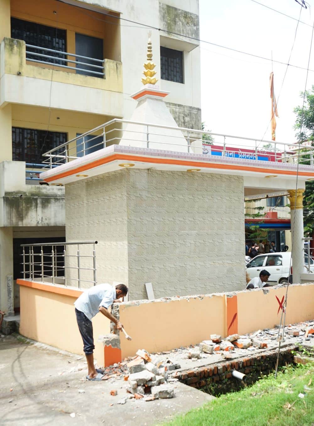 encroachment removing campaign in dehradun 79 encroachment collapse 