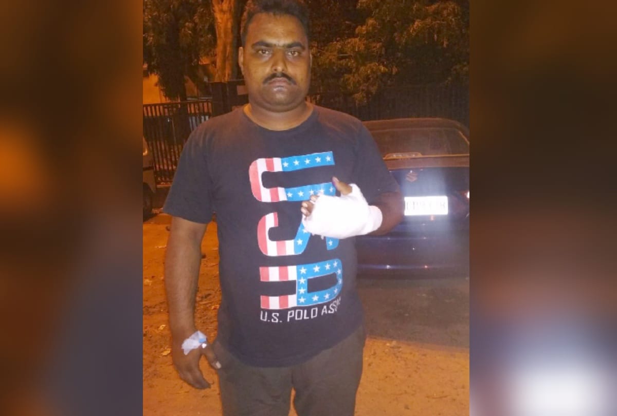 bjp leader brother shot to security officer when he did late in removing bike from road in noida 