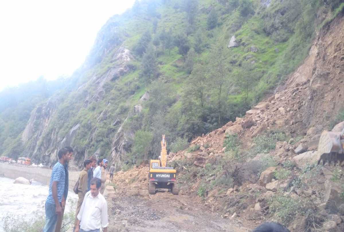 many link roads closed in himachal due to heavy rainfall 