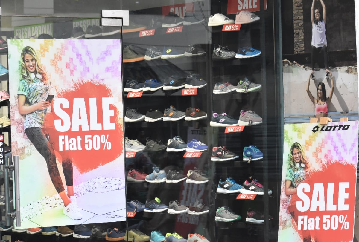 PHOTOS: Bumper discounts on clothes shoes and vehicles great opportunity to shop