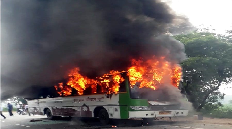 UP: A AC bus caught fire on the National Highway