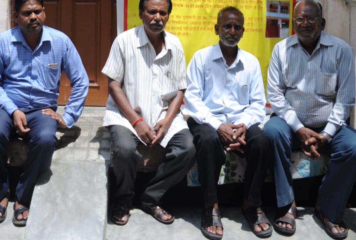 father protest against son and daughter-in-law in lucknow