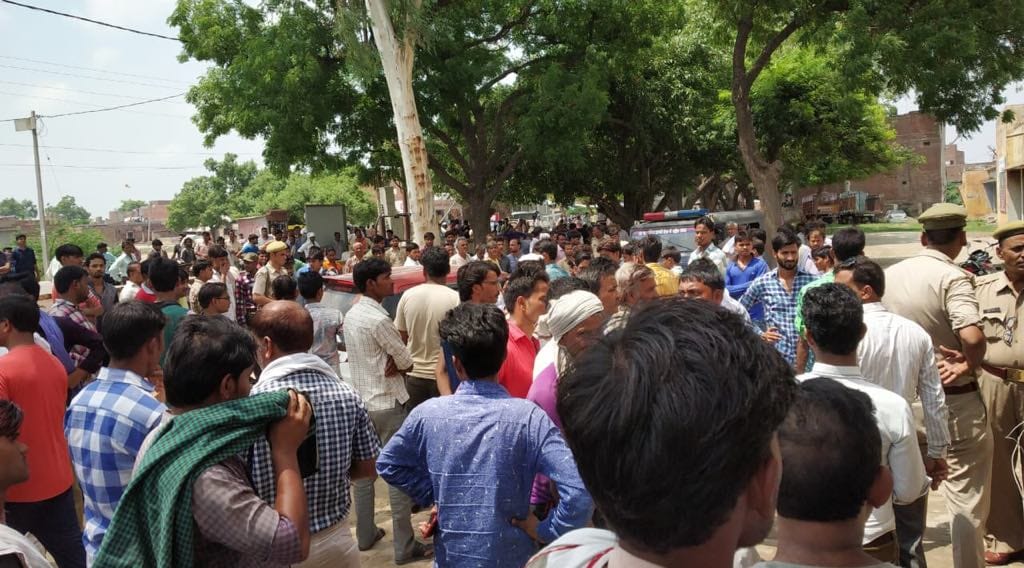 Missing girl's family and traders closed market in fariha