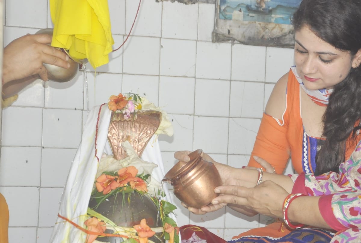 Sawan first somvar pilgrims paid obeisance in lord shiva temples
