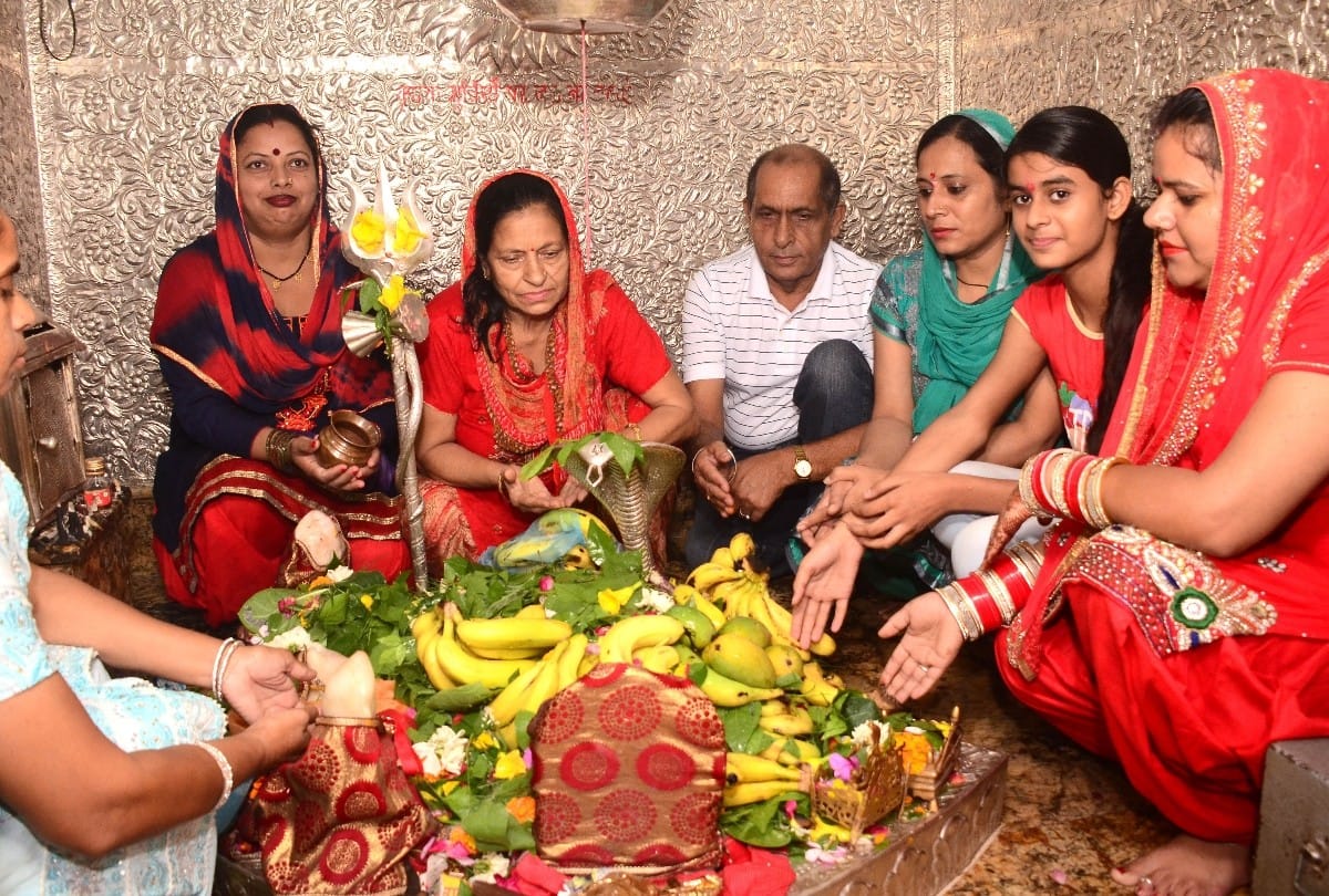 तामेश्वरनाथ में जलाभिषेक को उमड़े श्रद्धालु