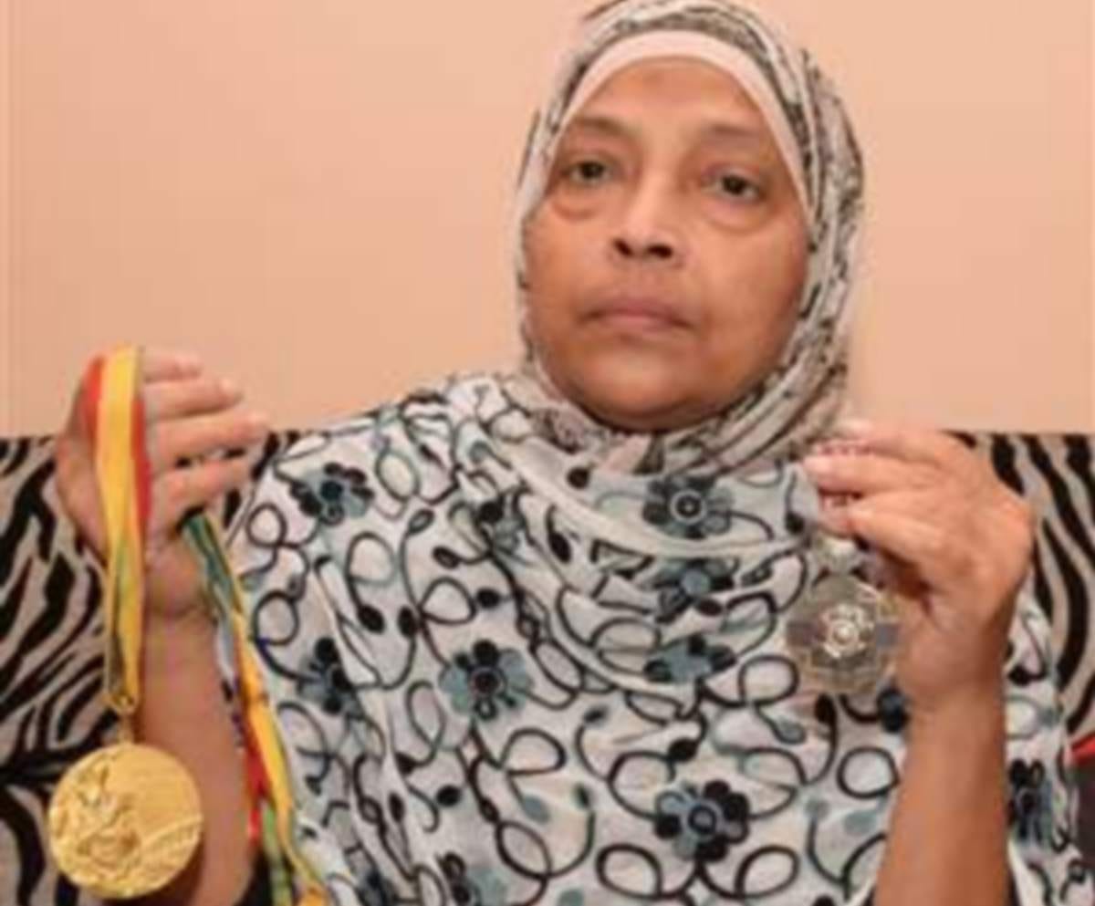 Hockey Player Mohammed Shahid Wife will return Padma Shri Award to Pm modi