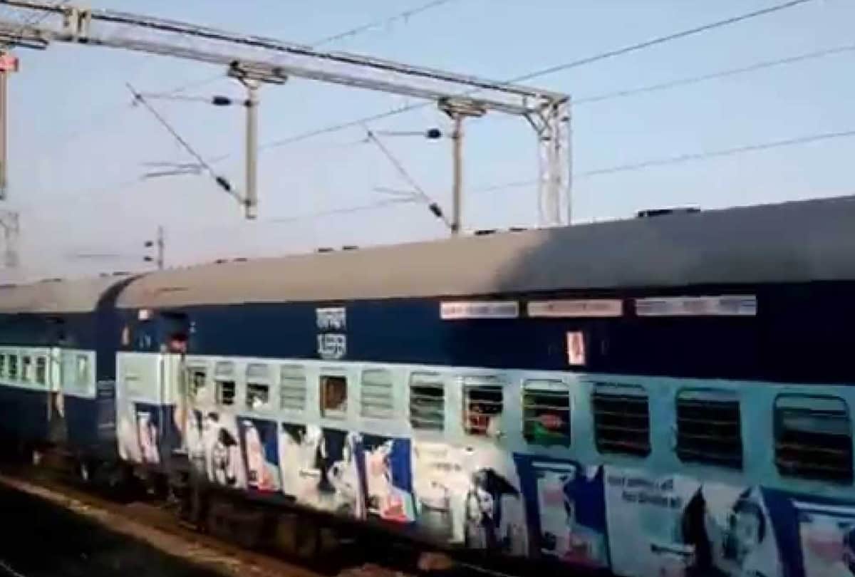 passengers complained to rail minister about the bad situation of sleeper coach in trains