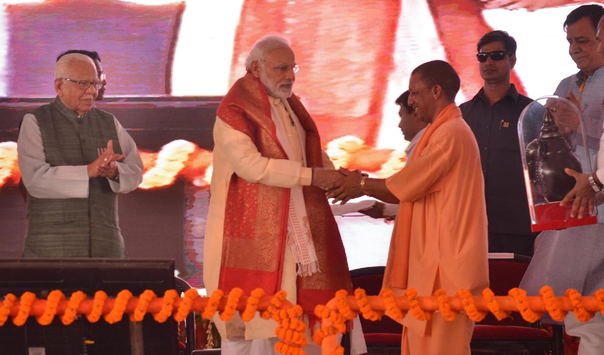 PM modi gave advice to CM yogi in varanasi tour