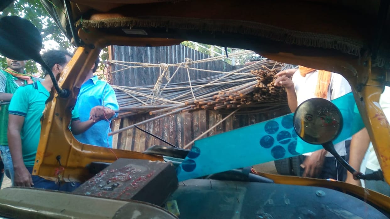 Auto hit truck at who is loaded with rod at varanasi