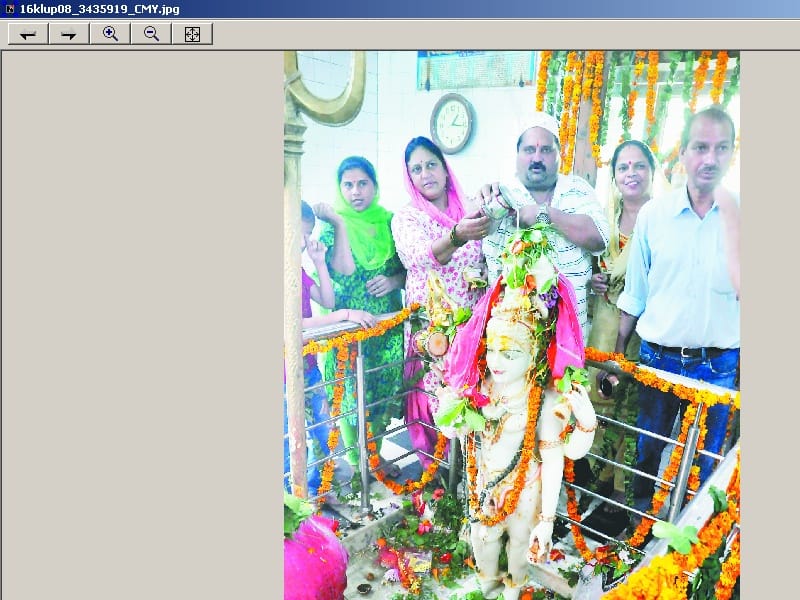 बम-बम भोले के जयकारों से गूंजे उठे देवालय
