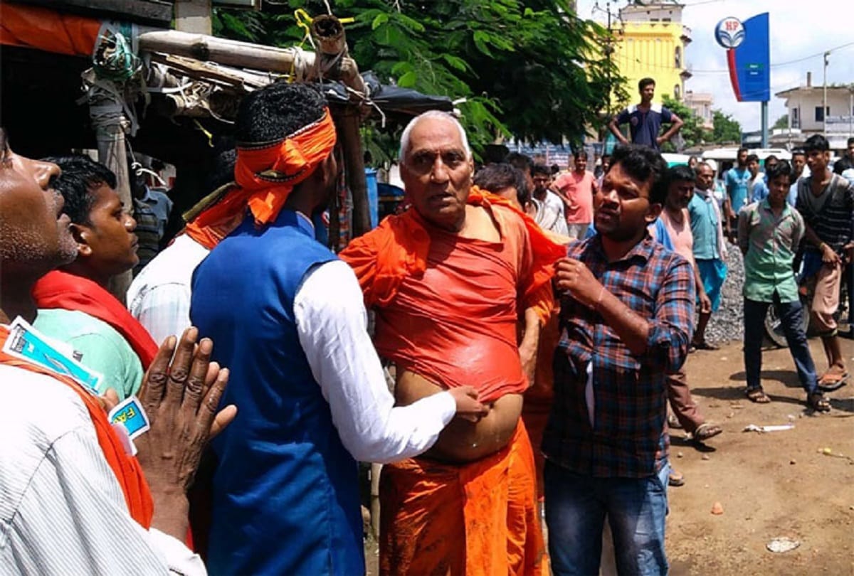 BJP activists beat Swami Agnivesh fiercely