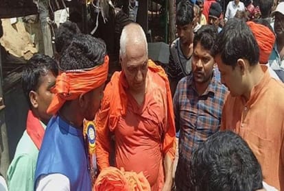 BJP activists beat Swami Agnivesh fiercely