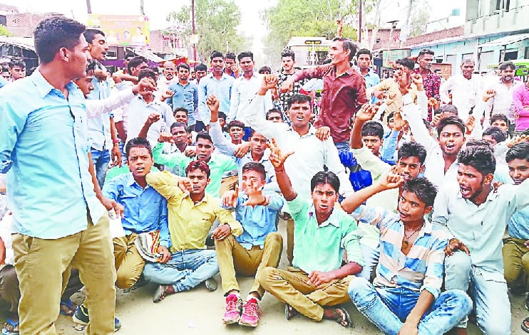 Students put jam, commotion