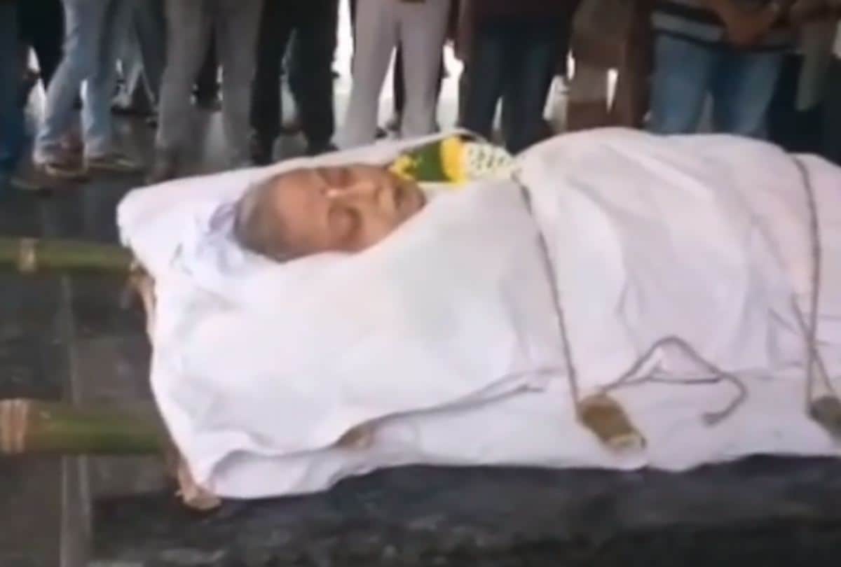 Friends and family paid last tribute to Rita Bhaduri at her funeral photos 