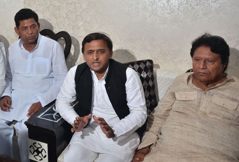 Akhilesh Yadav supports Rahul Gandhi over Muslim party remarks