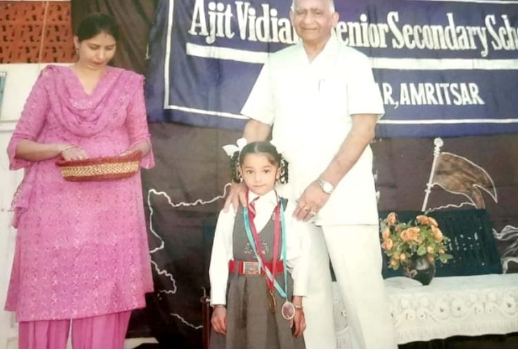Avneet Kaur made unique record by going to school for 13 years and 8 months continuously.