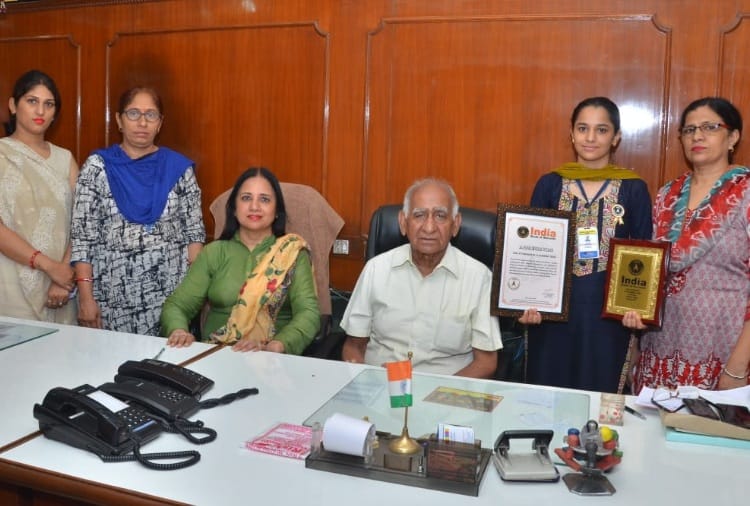 Avneet Kaur made unique record by going to school for 13 years and 8 months continuously.