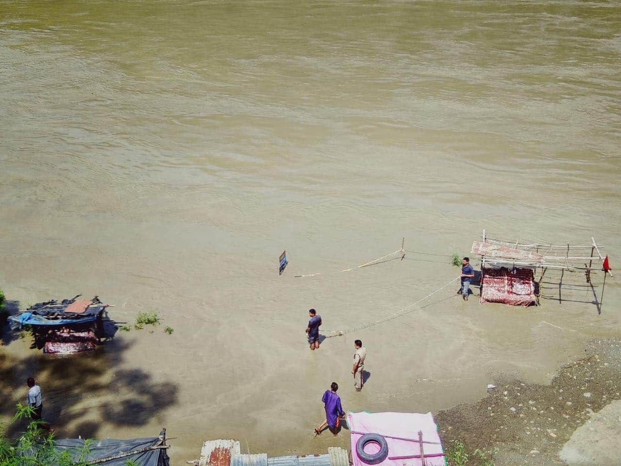 buildings flows in river yamuna at yamunotri dham