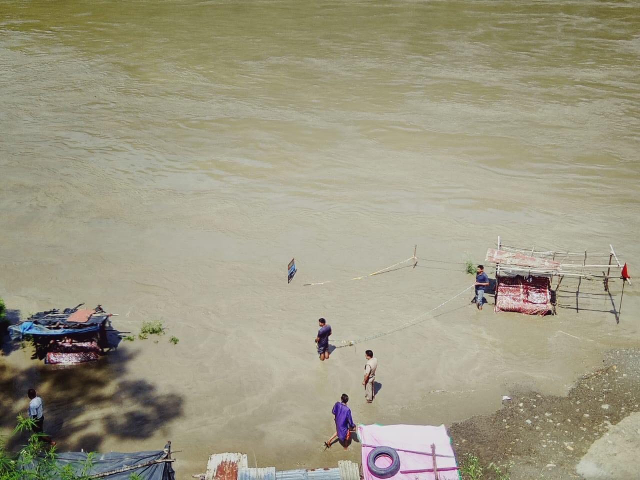 buildings flows in river yamuna at yamunotri dham