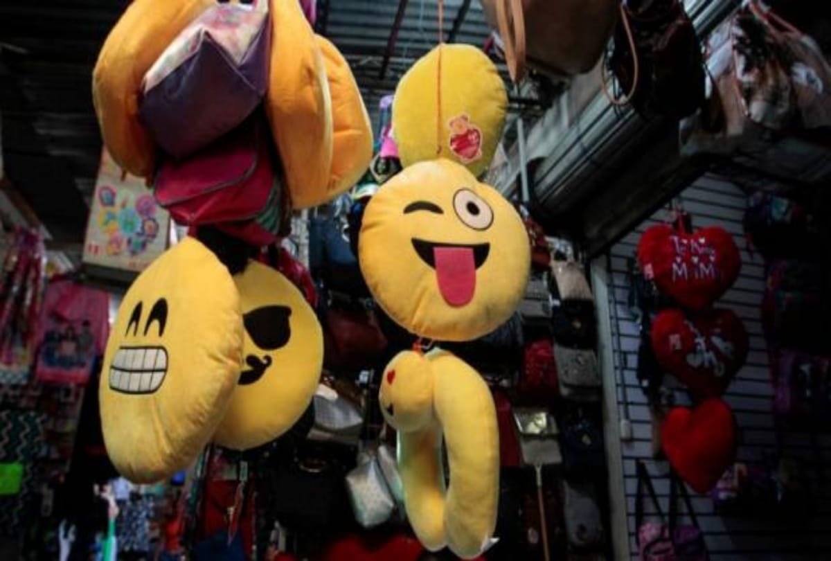 Woman painted house with emoji but it creates controversy in neighborhood