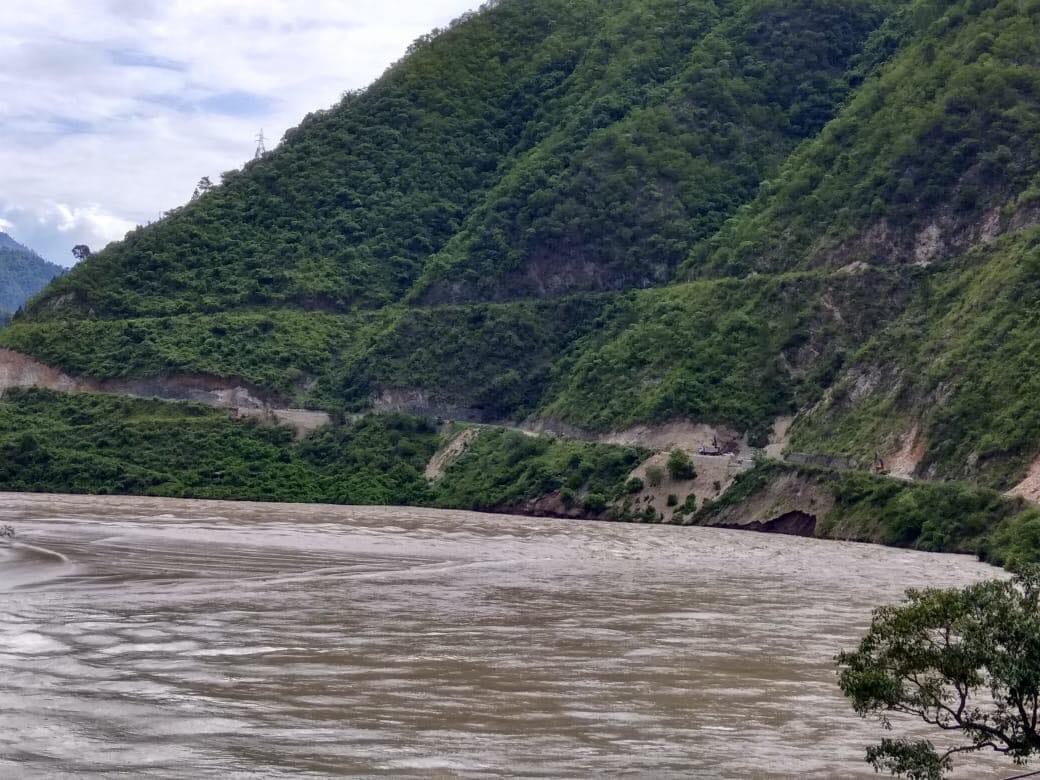 buildings flows in river yamuna at yamunotri dham