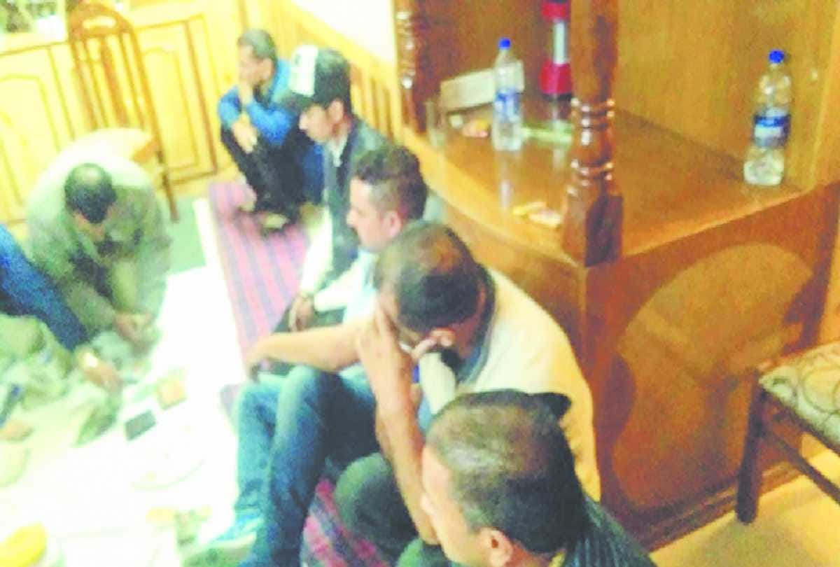 shimla police arrested 16 peoples from a hotel in  gambling case