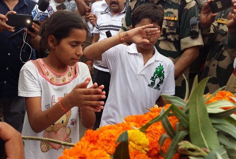 Indian Army Soldier Mukhtiyar Singh Funeral, Kiled in Naxalites Attack in Chhattisgarh