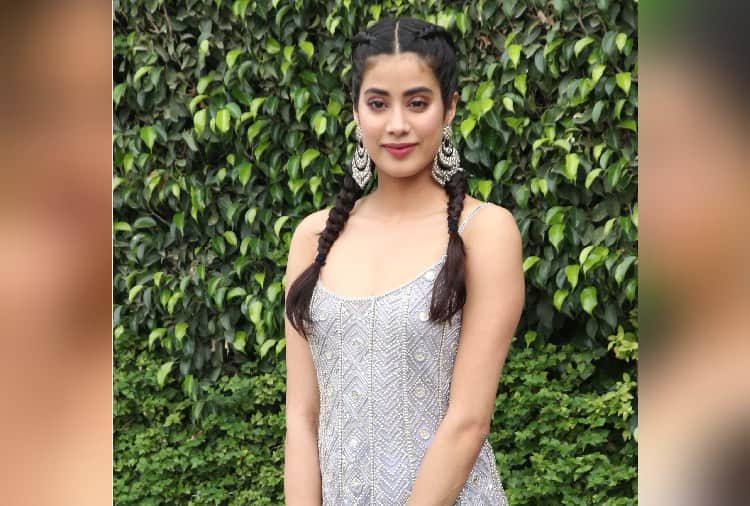 Chandigarh, Jhanvi Kapoor Statement on Mom Sridevi, Ishaan Khattar Movie Dhadak