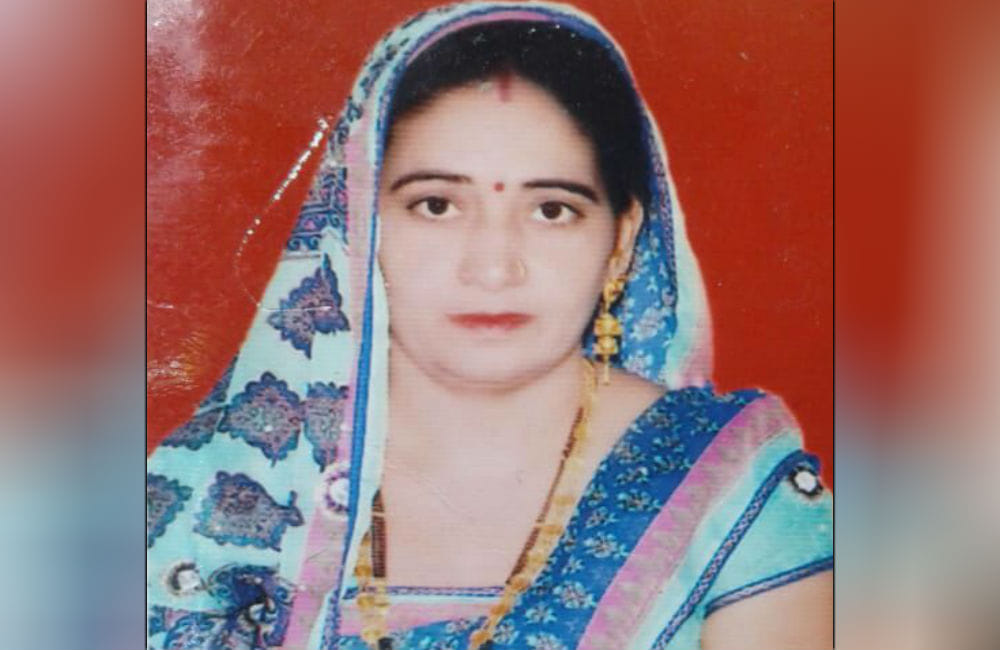 lady shiksha mitra death due to electric shock at school