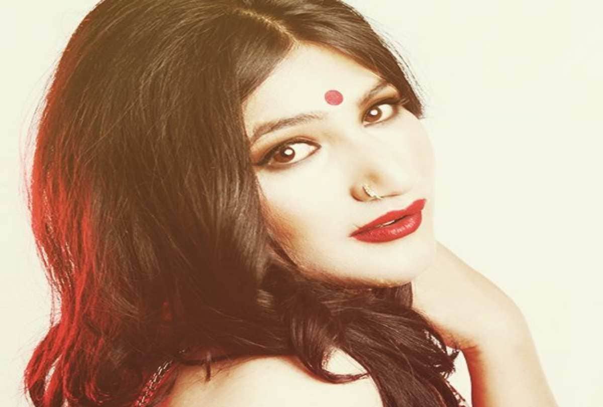 Mahika Sharma shared bold photo for abhinandan varthaman and said he is real hero of india